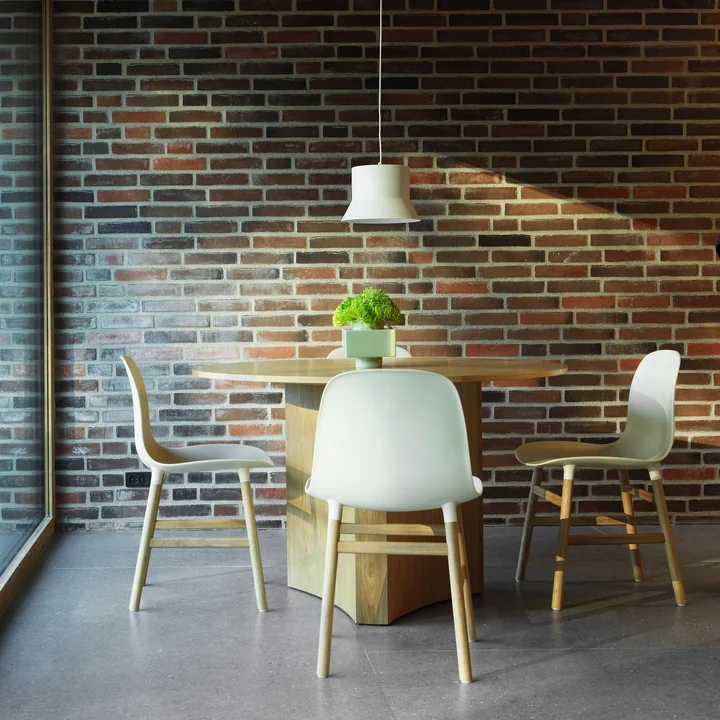 Form Stuhl, Eiche / weiss von Normann Copenhagen
