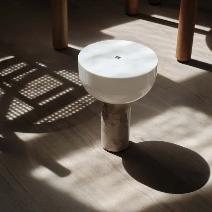 New Works - Kizu Portable LED Tischleuchte mit Akku, kunis breccia