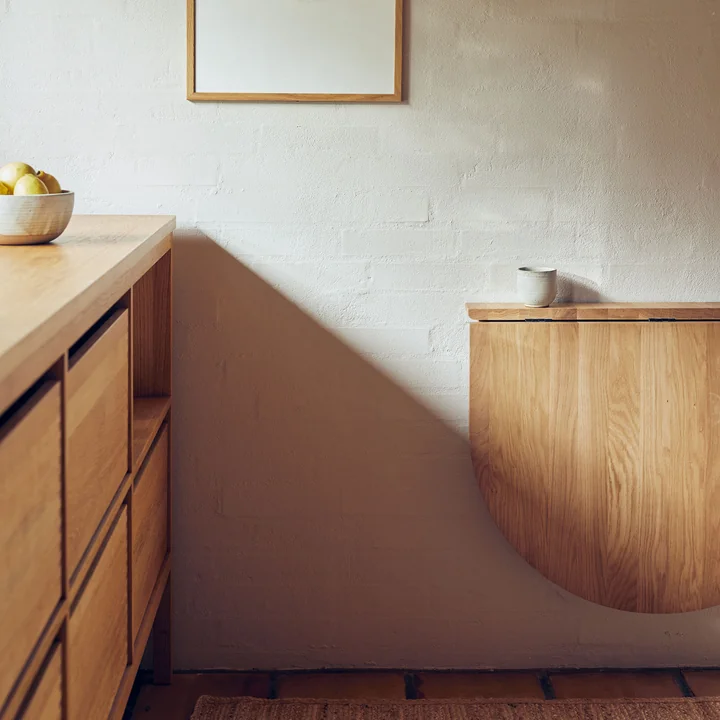 Form & Refine - Trefoil Wandtisch klappbar, Eiche