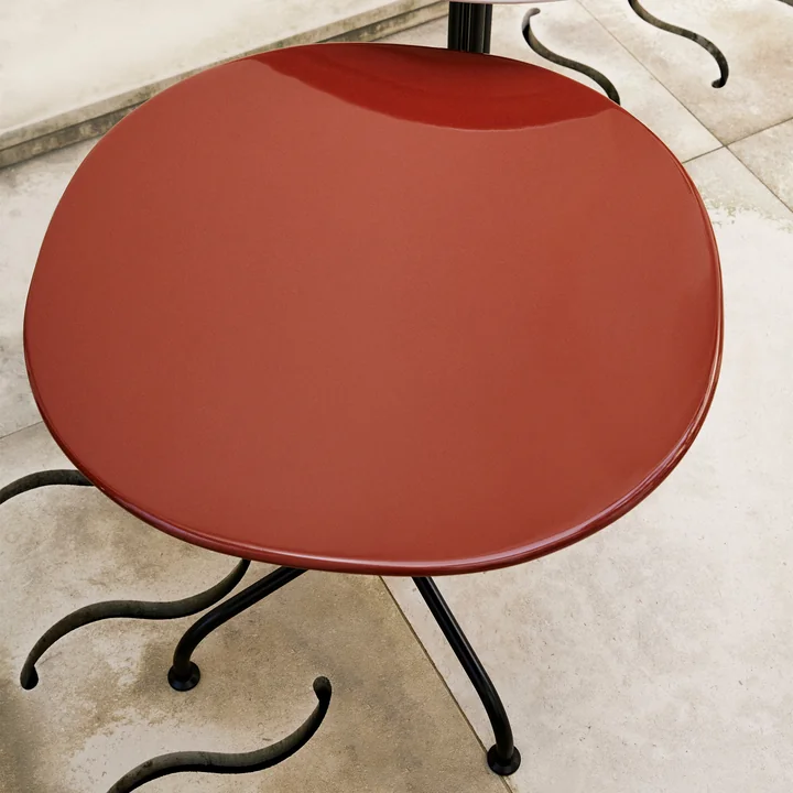 Gubi - Carmel Bistro Loungetisch, 75 x 75 cm, schwarz / rock red