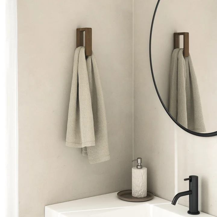 Andersen Furniture - Grip Handtuchhalter, Esche dunkel gebeizt