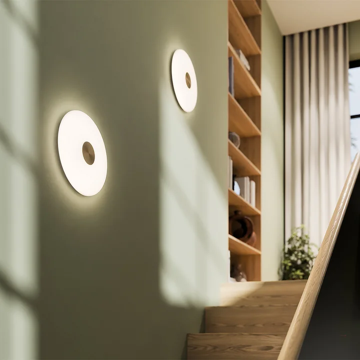 Northern - Glint LED Wandleuchte, large, opalweiss / Messing, Ø 36 cm