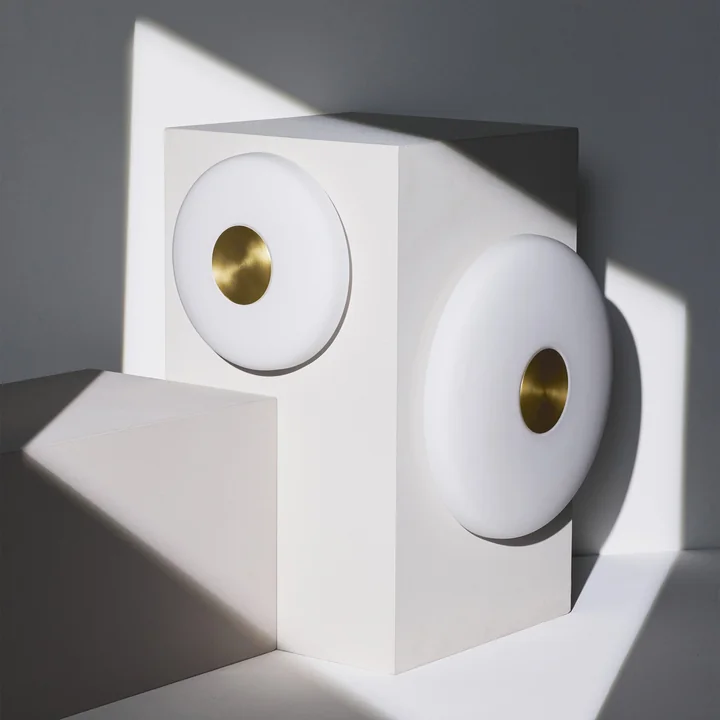 Northern - Glint LED Wandleuchten, opalweiss / Messing