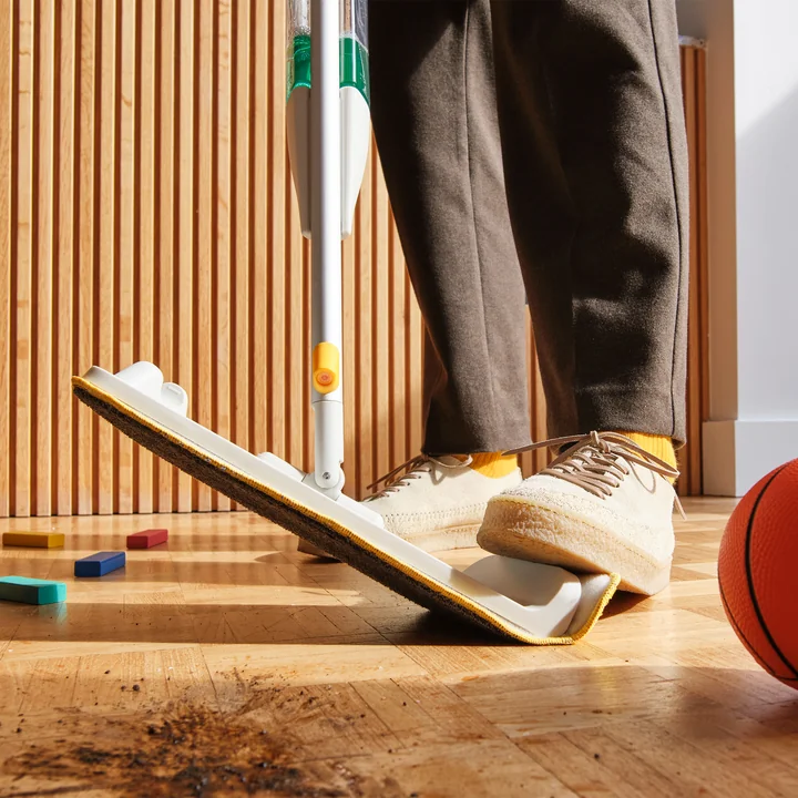 Joseph Joseph - CleanTech Sprühmop mit Scheuerschwamm, light stone