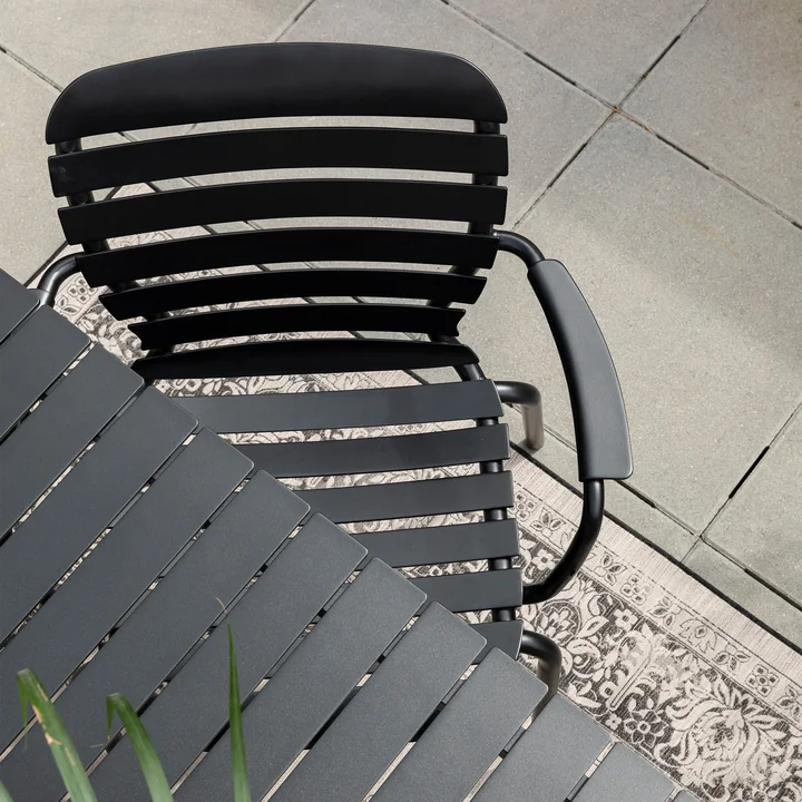 Zuiver - Vondel Gartenstuhl mit Armlehnen, schwarz