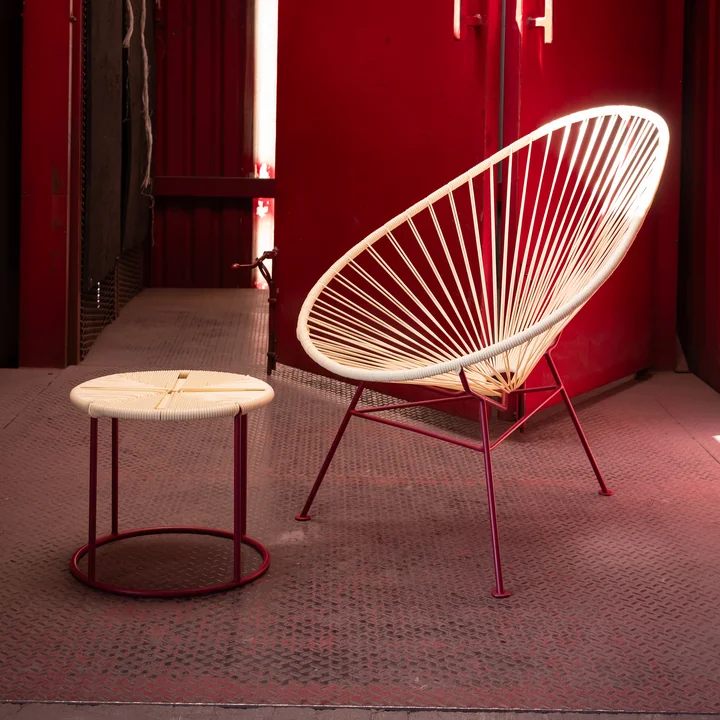 Acapulco Design - Acapulco Classic Chair und The Side Table, weiss / burgundy red