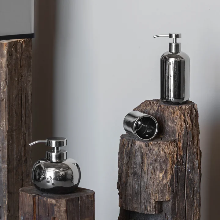 Mette Ditmer - Lotus Seifenspender und Zahnbürstenhalter chrom