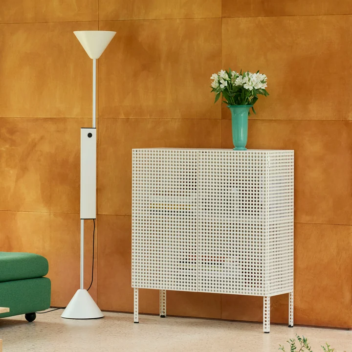 HAY - Twist Stehleuchte und Perforated Cabinet M, eggshell