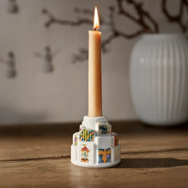 Kähler Design - Hammershøi Kerzenständer mit Geschenkemotiv