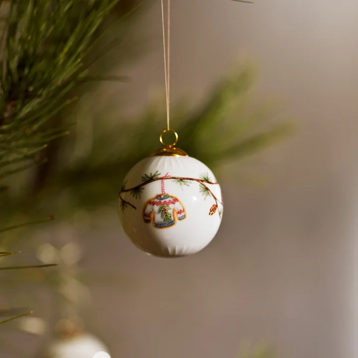 Kähler Design - Hammershøi Weihnachtskugel, weiss mit Dekoration 2025
