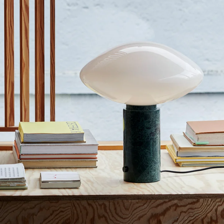 &Tradition - Mist AP17 Tischleuchte, matt weiss / guatemala verde