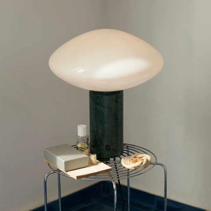 &Tradition - Mist AP17 Tischleuchte, matt weiss / guatemala verde