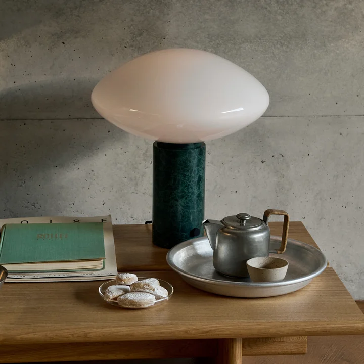 &Tradition - Mist AP17 Tischleuchte, matt weiss / guatemala verde