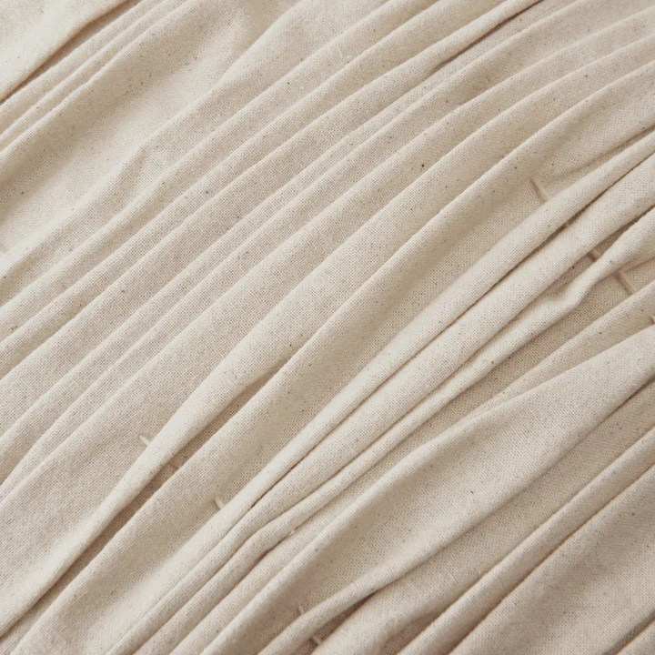 Ferm Living - Falda Smocked Kissen und Nackenrolle, natur