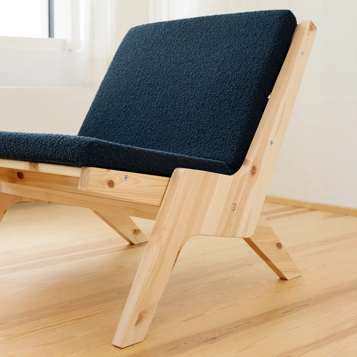 Karup Design - Sway Lounge Chair mit Sitzkissen, Kiefer natur / oxford blue