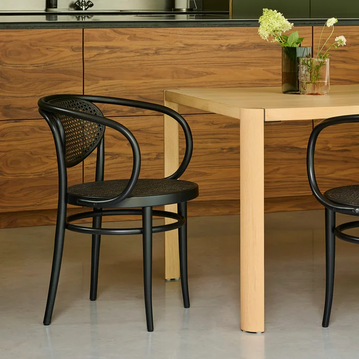 Thonet - 210 R Armlehnstuhl, Rohrgeflecht Dark Melange / Buche schwarz (TP 29)