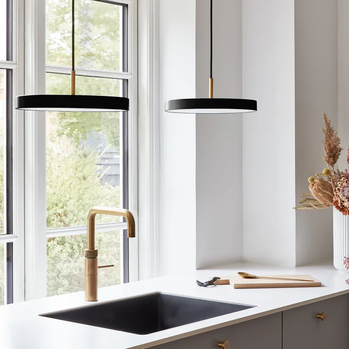 Umage - Asteria Mini LED-Pendelleuchte, Messing / schwarz