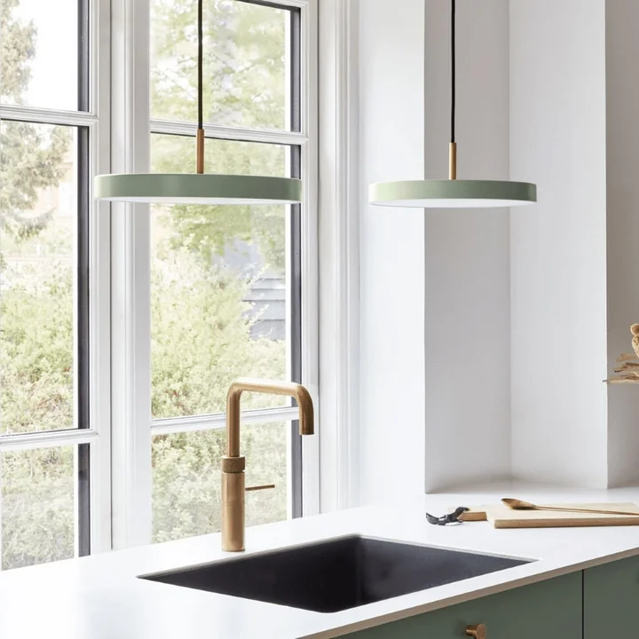 Umage - Asteria Mini LED-Pendelleuchte, Messing / olive