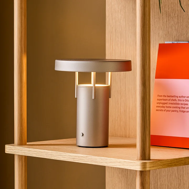 Hübsch Interior - BringMe Akku LED-Tischleuchte, Mini, metallic sand