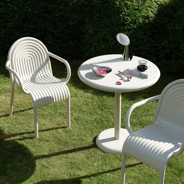 Tom Dixon - Groove Round Gartentisch, Ø 69,7 cm, putty