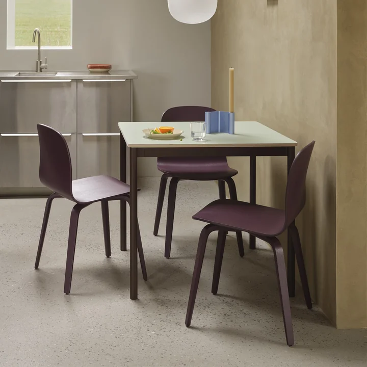 Muuto - Visu Stuhl, dark plum