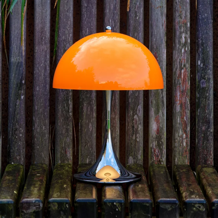 Louis Poulsen - Panthella 250 Portable V3 Akku LED-Tischleuchte, chrom / original opal orange