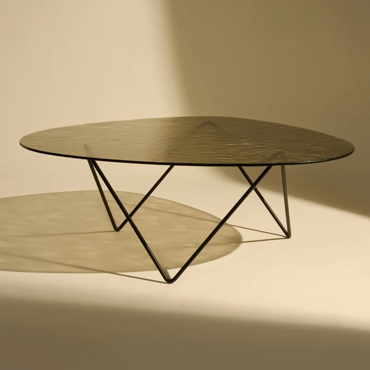 Gubi - Pedrera Couchtisch, Messing semi matt / Glas strukturiert bronze