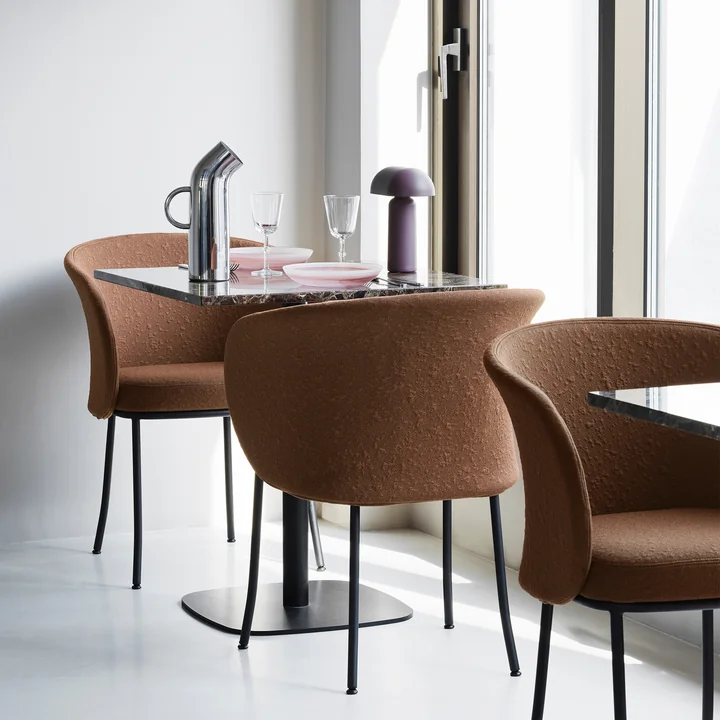 Normann Copenhagen - Knit Armlehnstuhl, schwarz / brandy