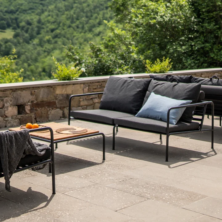 HOUE - AVON Sofa 2-Sitzer, schwarz / charcoal mit AVON Tisch, Thermo-Esche / schwarz