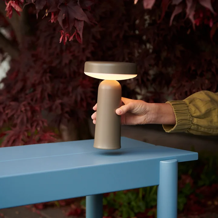 Muuto - Ease Portable LED Outdoor Akkuleuchte, taupe