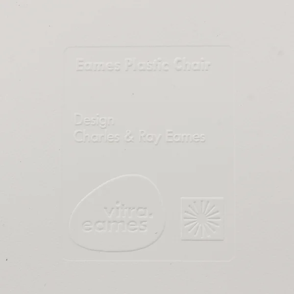 Die Schale der Re-Edition des Eames Plastic Side Chair DSW im Detail