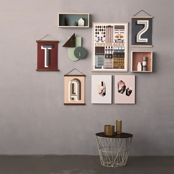 Wand-Deko und Beistelltisch von Ferm Living