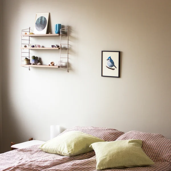 Homestory: So wohnt Knot-Kissen Designerin Ragnheiður Ösp Sigurðardóttir - Schlafzimmer