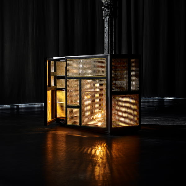 Das Design House Stockholm - Air Sideboard in schwarz - von Innen beleuchtet