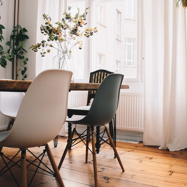 Akzente setzen mit farbigen Sitzschalen