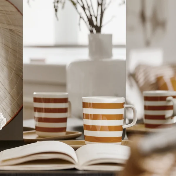 Marimekko - Oiva Tasaraita Becher mit Henkel