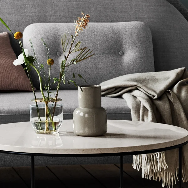 Cecilie Manz Vase von Fritz Hansen - Ø 12 x H 17,5 cm in moosgrau zusammen mit der Ikeabana Vase