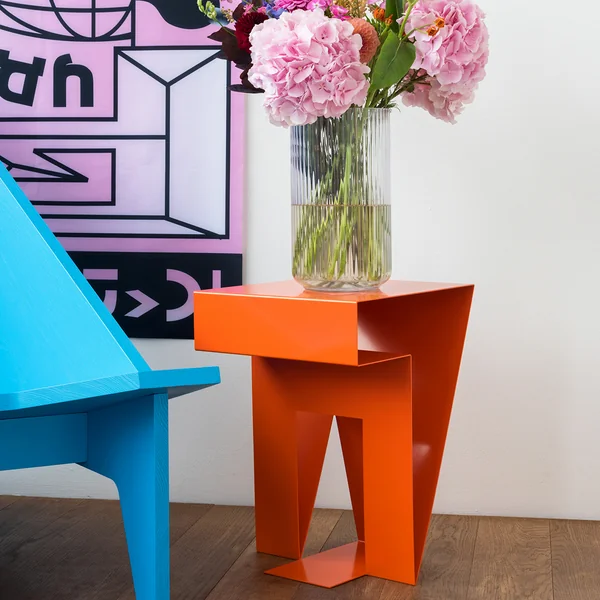 Neumann Beistelltisch von OUT Objekte unserer Tage mit Blumenvase