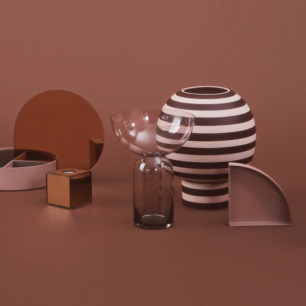 Designer-Vase in skulpturaler Form: Varia Sculptural Vase, Ø 18 x H 21 cm in rose / bordeaux mit weiteren Objekten von AYTM