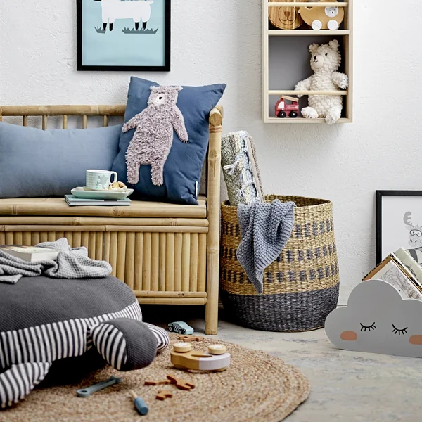 Kinder-Bank von Bloomingville aus Bambus im Kinderzimmer