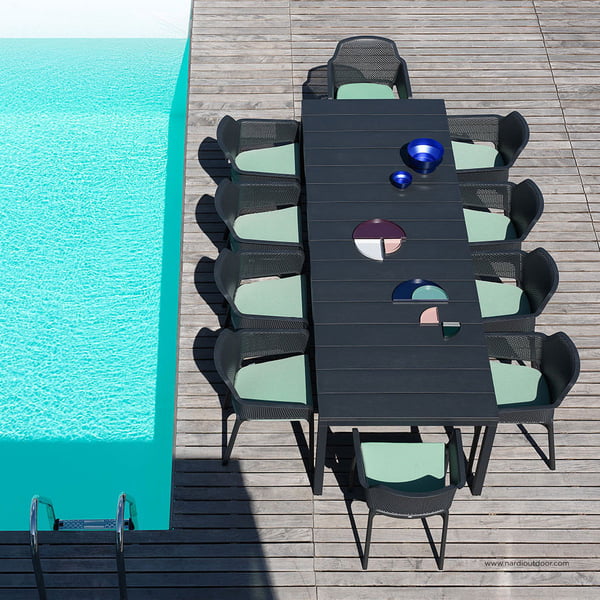 Net Armlehnstuhl mit Sitzauflagen von Nardi am Pool