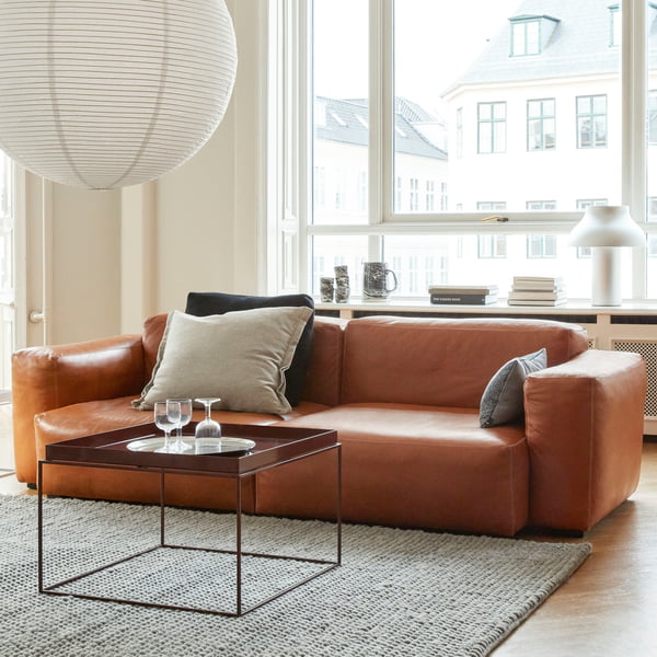 Hay - Mags Soft Sofa 2,5 Sitzer, cognac - Tray Table, chocolate glänzend