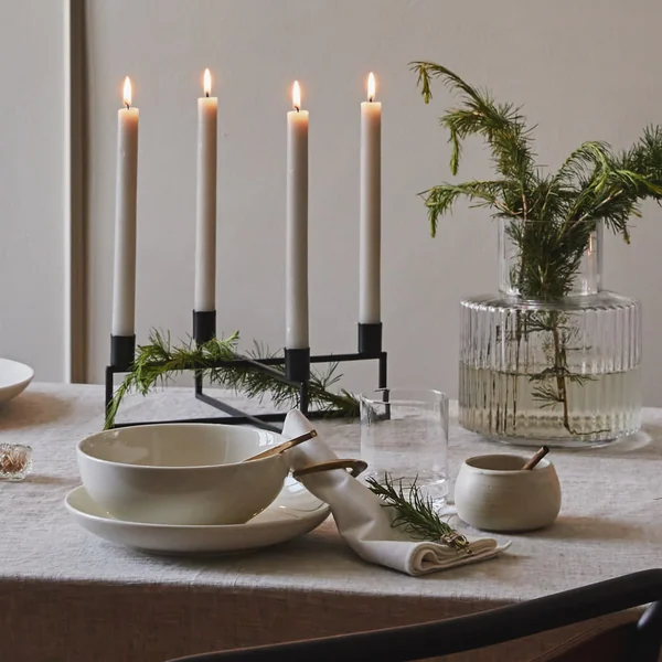 Tischdekoration mit Kerzenständer
