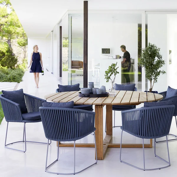 Endless Esstisch von Cane-Line