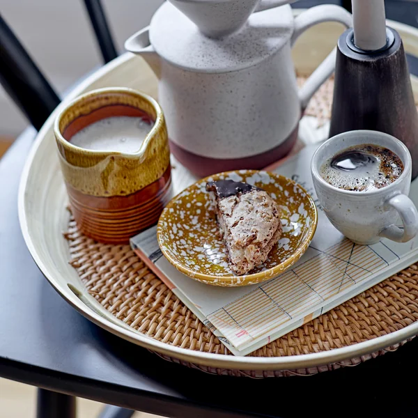 Taupe Espresso-Tasse von Bloomingville in crémeweiss