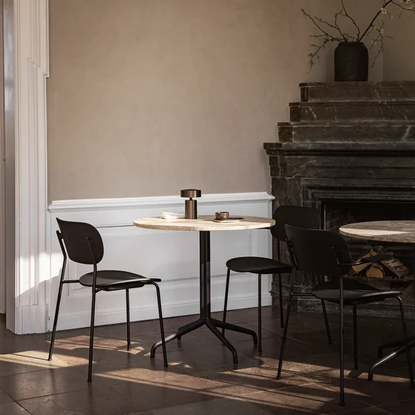 Der Co Dining Chair im Foyer