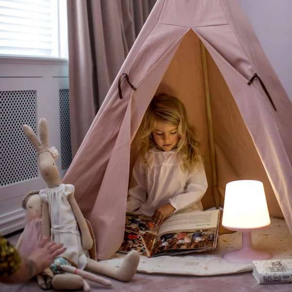 Die praktische Koziol Akku Tischleuchte in weiss