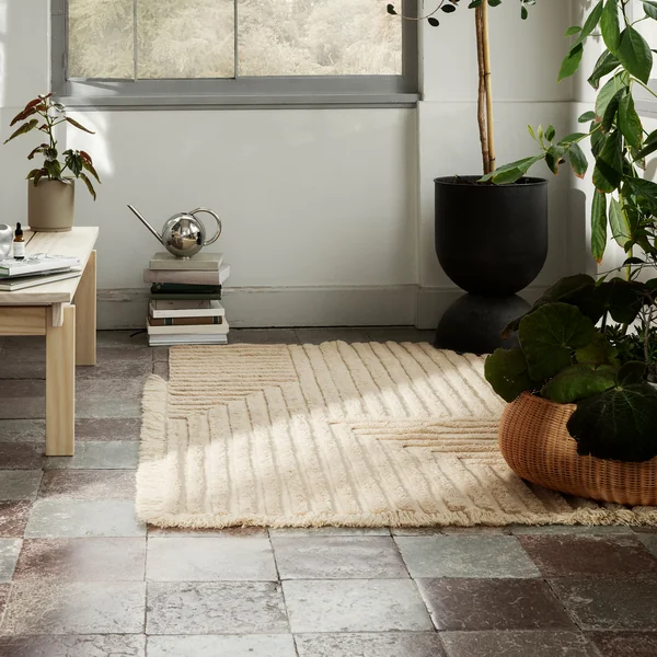 Crease Teppich aus Wolle von Ferm Living in der Farbe light sand
