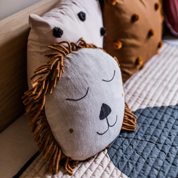 ferm Living - Safari Kissen Löwe, natur