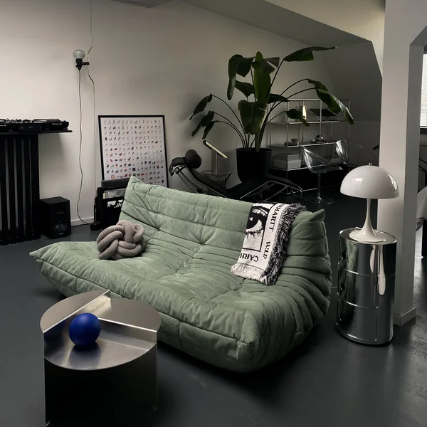 Homestory - home.with.zia - Louis Poulsen - Panthella Tischleuch